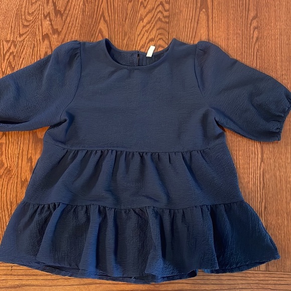 Navy blue tiered ruffled blouse textured stretch 1/2 sleeve crew round neck Med - Picture 11 of 12